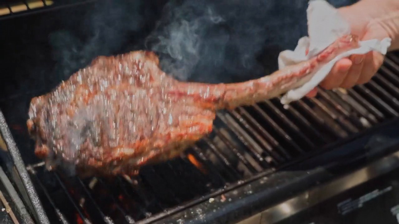 Tomahawk cocinándose